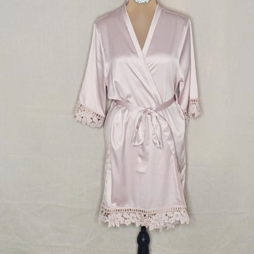 ◇ Le Rose Josie Satin Robe Blush Pink Size Small/Medium